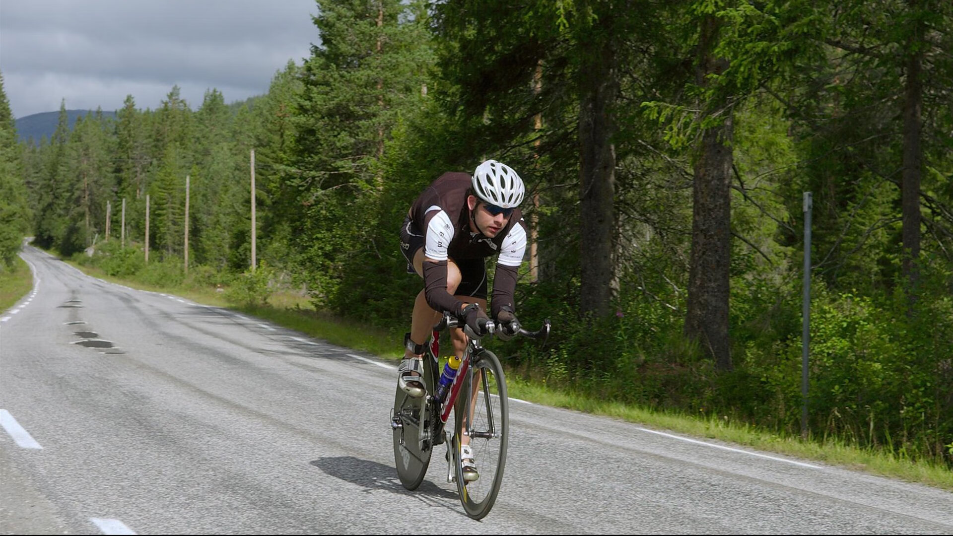 青训体系与职业联赛深度合作，培养行业骨干力量，职业青训队